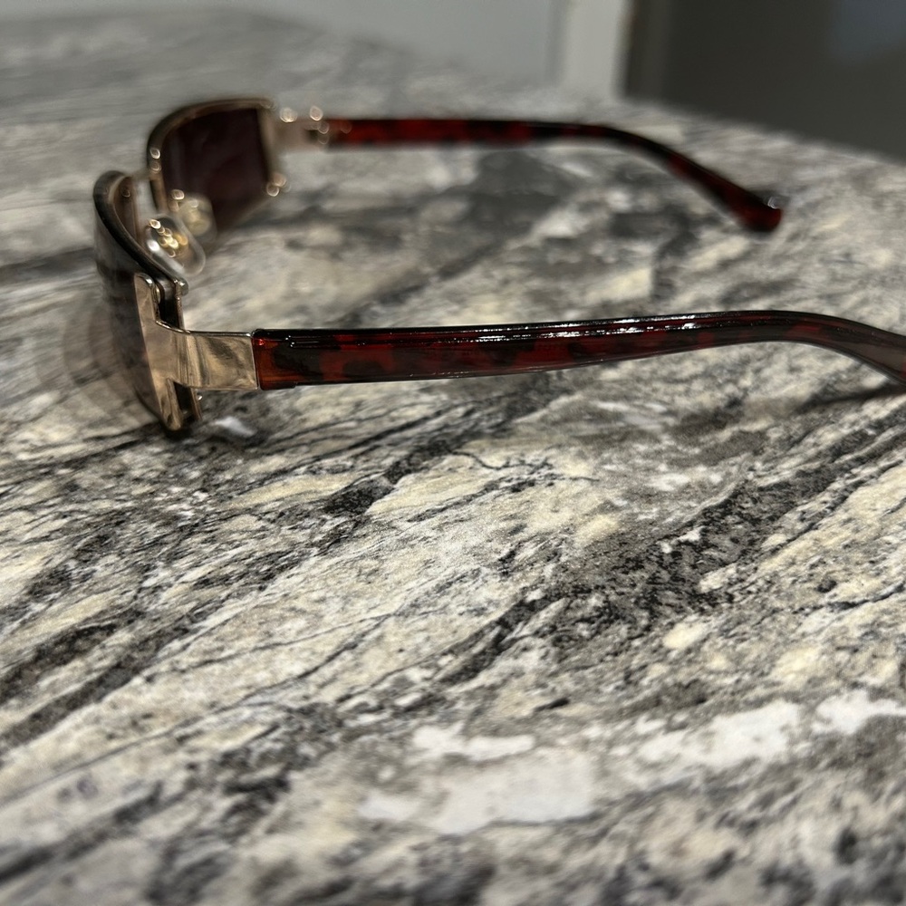 STATE Tortoise Shell Sunglasses - Picture 4 of 12